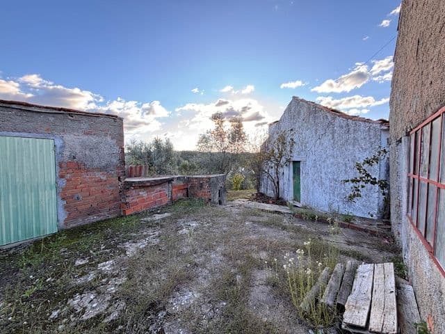 Casa em ruínas c/terreno 2 / 5